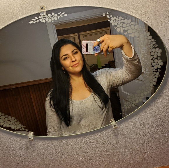 Meet your Posher, Amanda - Picture 1 of 2